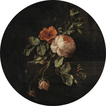 selvklæbende fototapet rundt stilleben med blomster mørkerødt og sort af ESTAhome